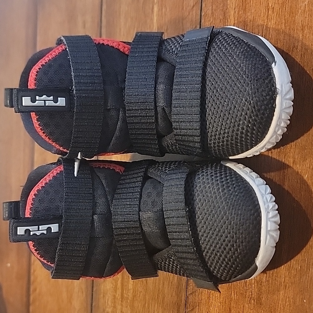 10c boys lebron soldier 11
